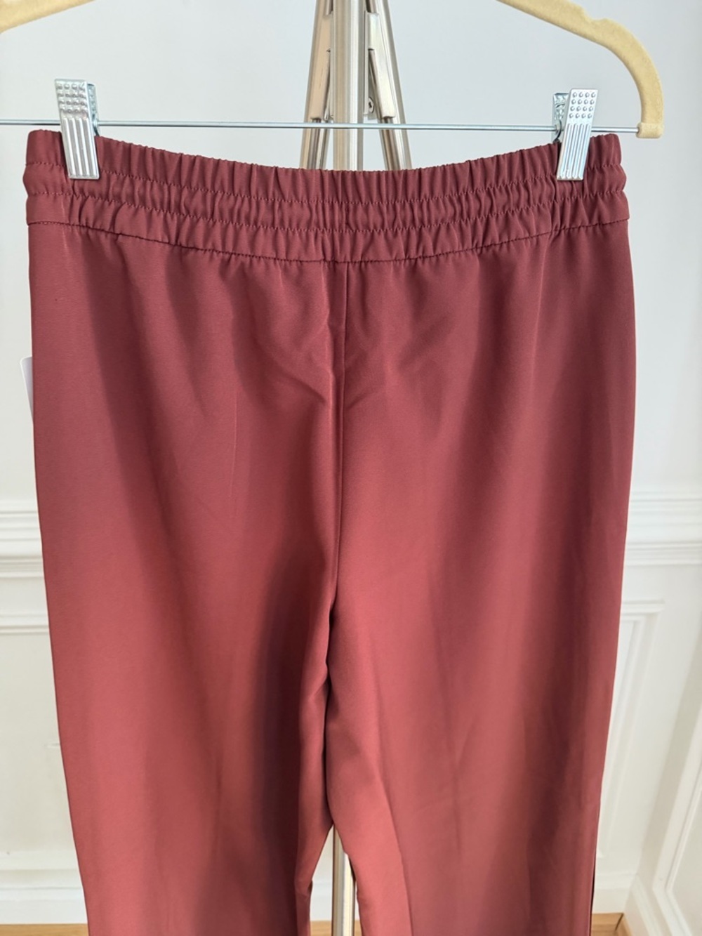 NWT Athleta Endeavor High Rise Relaxed Pants Cherrywood Size XS - Picture 8 of 10